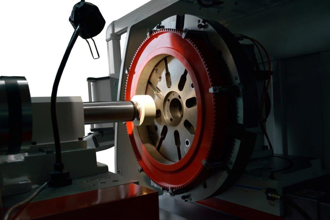 втулка токарная c40. фаскорез ridgid. раскатка отверстий в металле. расточка отверстий на станке мод. обработка внутренних диаметров.